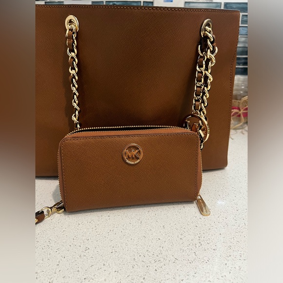 MK Leather Tote & Wallet - Picture 7 of 14